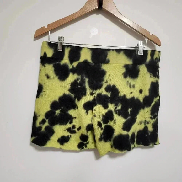 Monrow-Fuzzy fleece pocket shorts - Picture 2 of 5